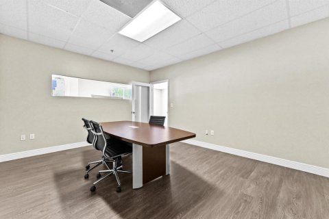 Propiedad comercial en venta en West Palm Beach, Florida № 2158404 - foto 17