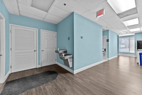 Propiedad comercial en venta en West Palm Beach, Florida № 2158404 - foto 28