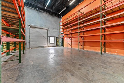 Propiedad comercial en venta en West Palm Beach, Florida № 2158404 - foto 20