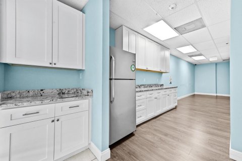 Propiedad comercial en venta en West Palm Beach, Florida № 2158404 - foto 25