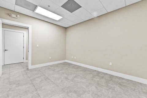 Propiedad comercial en venta en West Palm Beach, Florida № 2158404 - foto 6
