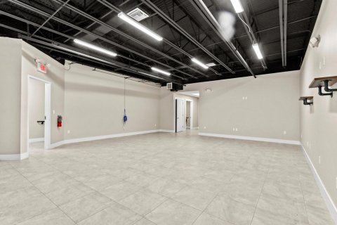 Propiedad comercial en venta en West Palm Beach, Florida № 2158404 - foto 2