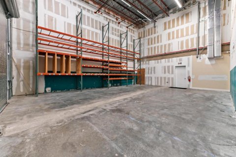 Propiedad comercial en venta en West Palm Beach, Florida № 2158404 - foto 9
