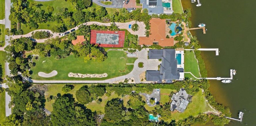 House in Jupiter, Florida 5 bedrooms, 690.64 sq.m. № 492850