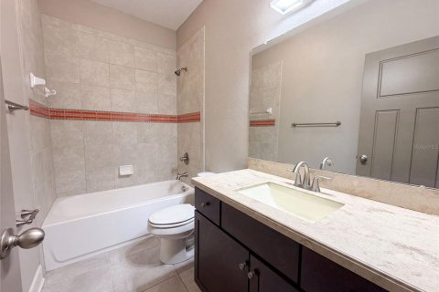 House in Apollo Beach, Florida 3 bedrooms, 200.67 sq.m. № 2203888 - photo 16