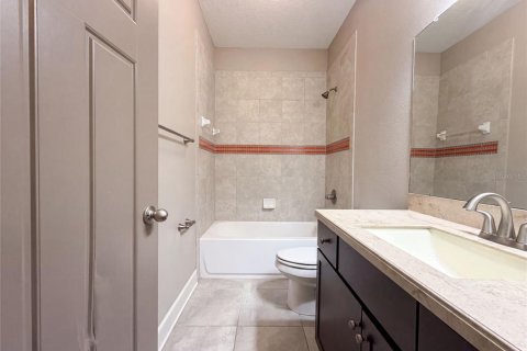 House in Apollo Beach, Florida 3 bedrooms, 200.67 sq.m. № 2203888 - photo 17