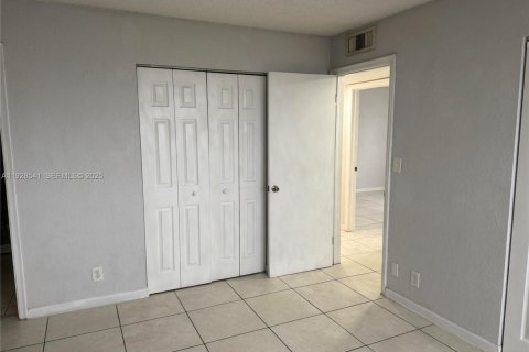 Copropriété à louer à Miami, Floride: 3 chambres, 111.95 m2 № 1987056 - photo 9