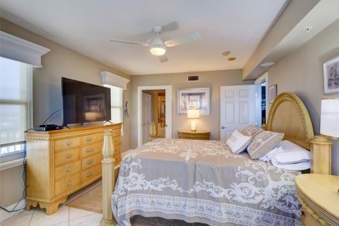 Condo in Daytona Beach, Florida, 3 bedrooms  № 2140139 - photo 24