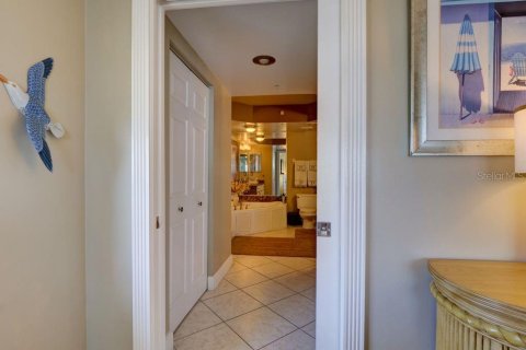 Condo in Daytona Beach, Florida, 3 bedrooms  № 2140139 - photo 25
