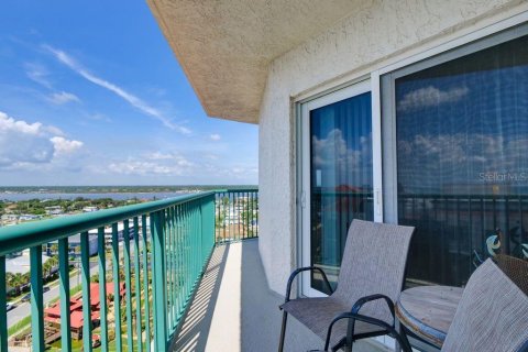 Condo in Daytona Beach, Florida, 3 bedrooms  № 2140139 - photo 7