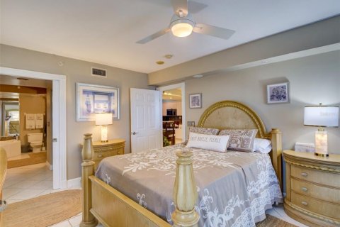 Condo in Daytona Beach, Florida, 3 bedrooms  № 2140139 - photo 22