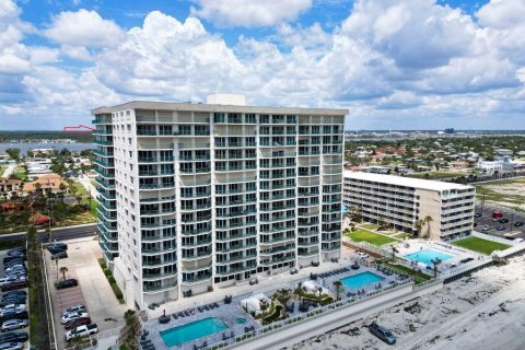 Condo in Daytona Beach, Florida, 3 bedrooms  № 2140139 - photo 5