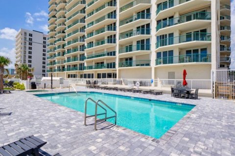 Condo in Daytona Beach, Florida, 3 bedrooms  № 2140139 - photo 8