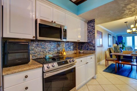 Condo in Daytona Beach, Florida, 3 bedrooms  № 2140139 - photo 12
