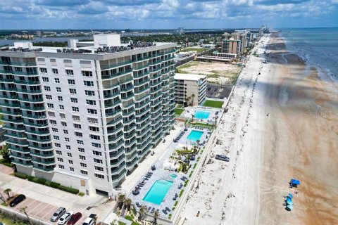 Condo in Daytona Beach, Florida, 3 bedrooms  № 2140139 - photo 4