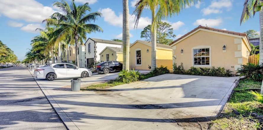 Дом в Лейк-Уорт, Флорида 2 спальни, 80.55м2 № 2006321