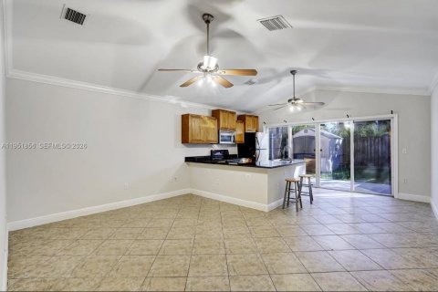 Купить виллу или дом в Лейк-Уорт, Флорида 2 спальни, 80.55м2, № 2006321 - фото 9