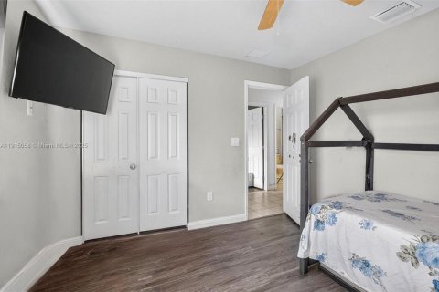 Casa en venta en Fort Lauderdale, Florida, 4 dormitorios, 141.86 m2 № 1970852 - foto 16