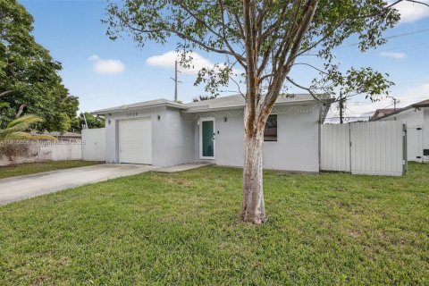 Casa en venta en Fort Lauderdale, Florida, 4 dormitorios, 141.86 m2 № 1970852 - foto 6