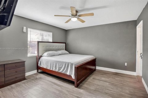 Casa en venta en Fort Lauderdale, Florida, 4 dormitorios, 141.86 m2 № 1970852 - foto 5