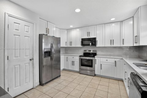 Casa en venta en Fort Lauderdale, Florida, 4 dormitorios, 141.86 m2 № 1970852 - foto 2