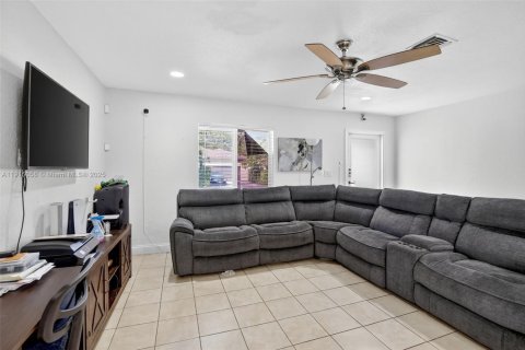 Casa en venta en Fort Lauderdale, Florida, 4 dormitorios, 141.86 m2 № 1970852 - foto 9