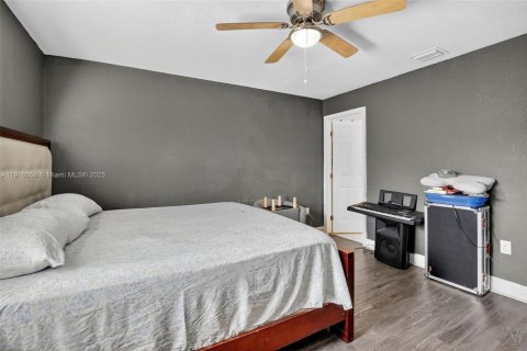 Casa en venta en Fort Lauderdale, Florida, 4 dormitorios, 141.86 m2 № 1970852 - foto 10