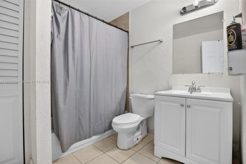 Casa en venta en Fort Lauderdale, Florida, 4 dormitorios, 141.86 m2 № 1970852 - foto 17