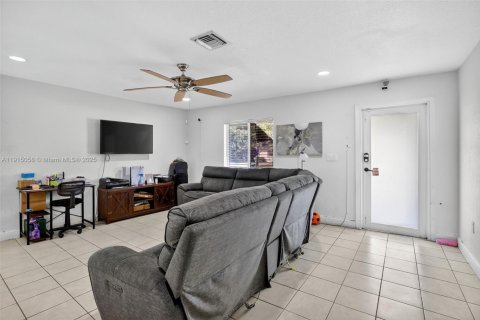 Casa en venta en Fort Lauderdale, Florida, 4 dormitorios, 141.86 m2 № 1970852 - foto 8