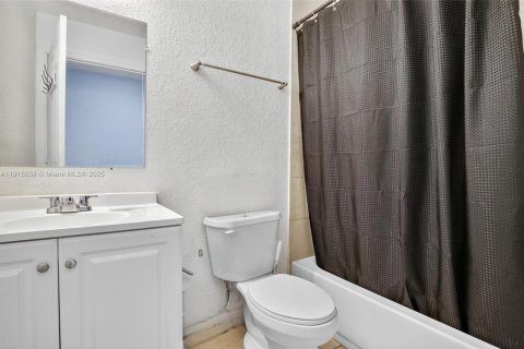 Casa en venta en Fort Lauderdale, Florida, 4 dormitorios, 141.86 m2 № 1970852 - foto 14
