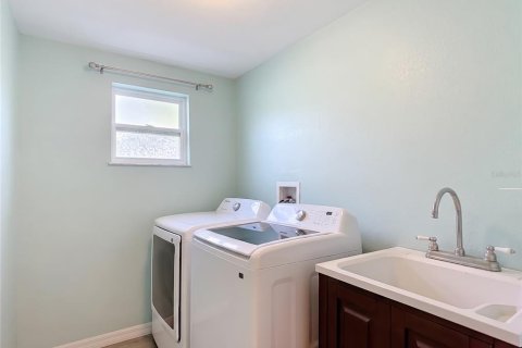 Casa en venta en Port Richey, Florida, 3 dormitorios, 151.34 m2 № 2386537 - foto 25