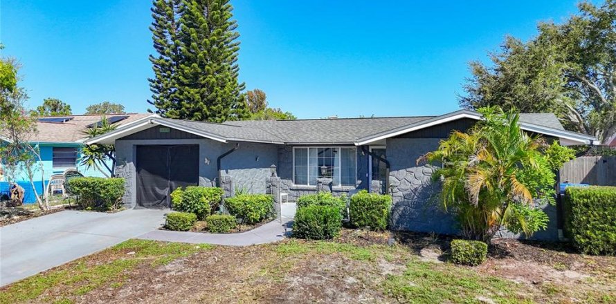 Casa en Port Richey, Florida 3 dormitorios, 151.34 m2 № 2386537