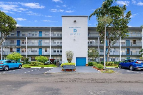 Condo in Pembroke Pines, Florida, 2 bedrooms  № 1997482 - photo 26