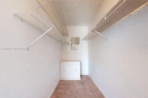 Condo in Pembroke Pines, Florida, 2 bedrooms  № 1997482 - photo 19