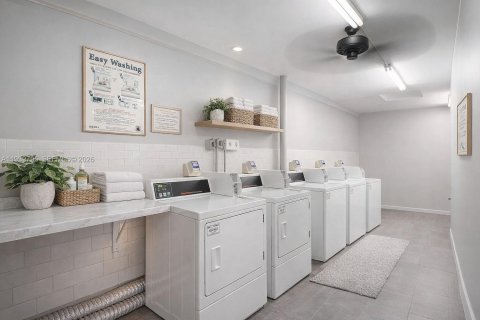 Condo in Pembroke Pines, Florida, 2 bedrooms  № 1997482 - photo 21