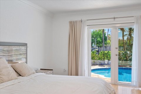 House in North Miami Beach, Florida 4 bedrooms, 182.46 sq.m. № 1820211 - photo 8