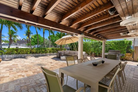House in North Miami Beach, Florida 4 bedrooms, 182.46 sq.m. № 1820211 - photo 15