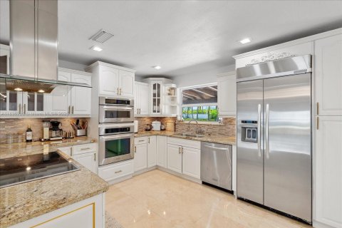 House in North Miami Beach, Florida 4 bedrooms, 182.46 sq.m. № 1820211 - photo 6