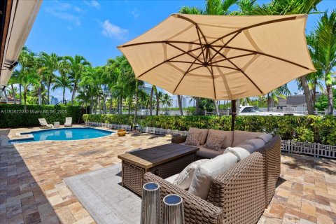House in North Miami Beach, Florida 4 bedrooms, 182.46 sq.m. № 1820211 - photo 14