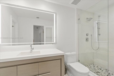 House in North Miami Beach, Florida 4 bedrooms, 182.46 sq.m. № 1820211 - photo 9
