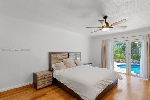 House in North Miami Beach, Florida 4 bedrooms, 182.46 sq.m. № 1820211 - photo 10