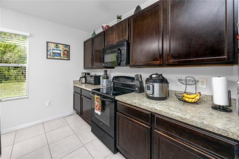 Villa ou maison à louer à Spring Hill, Floride: 4 chambres, 227.7 m2 № 1770146 - photo 12