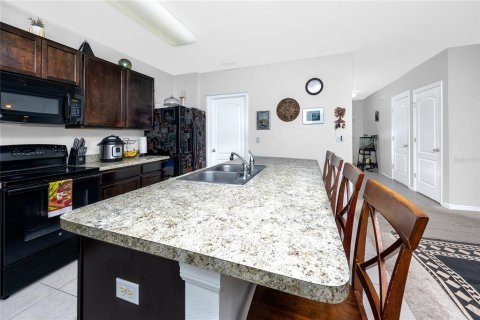 Villa ou maison à louer à Spring Hill, Floride: 4 chambres, 227.7 m2 № 1770146 - photo 11