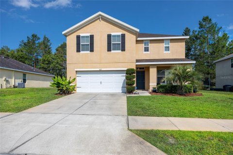 Villa ou maison à louer à Spring Hill, Floride: 4 chambres, 227.7 m2 № 1770146 - photo 1