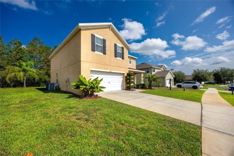 Villa ou maison à louer à Spring Hill, Floride: 4 chambres, 227.7 m2 № 1770146 - photo 3