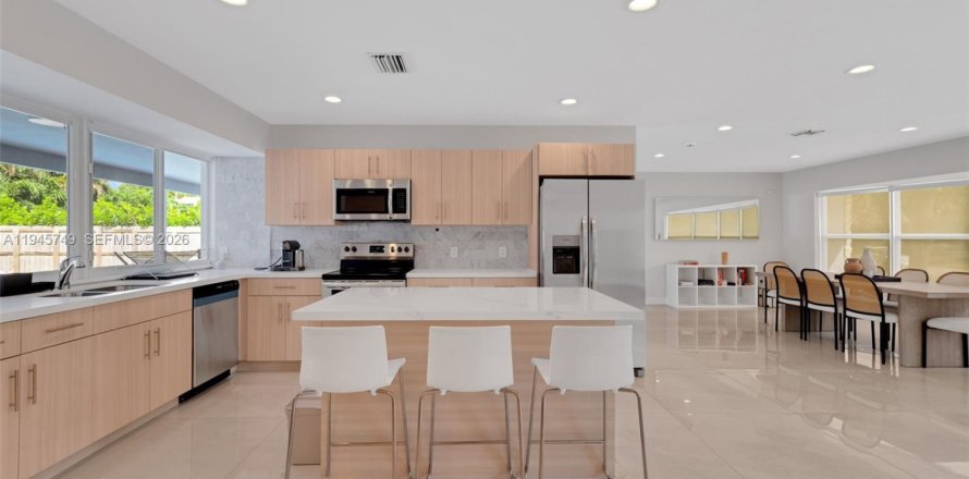 Casa en Hollywood, Florida 4 dormitorios, 196.58 m2 № 2002414