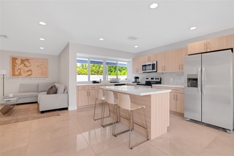 Casa en venta en Hollywood, Florida, 4 dormitorios, 196.58 m2 № 2002414 - foto 2
