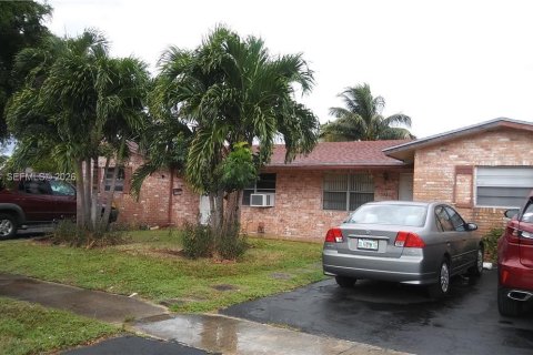 Villa ou maison à louer à Lauderhill, Floride: 2 chambres, 83.61 m2 № 2271140 - photo 2