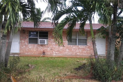 Villa ou maison à louer à Lauderhill, Floride: 2 chambres, 83.61 m2 № 2271140 - photo 16