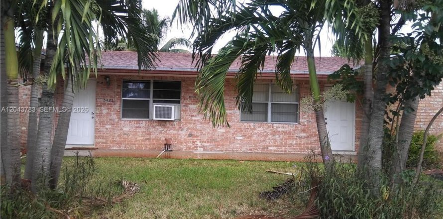 Villa ou maison à Lauderhill, Floride 2 chambres, 83.61 m2 № 2271140